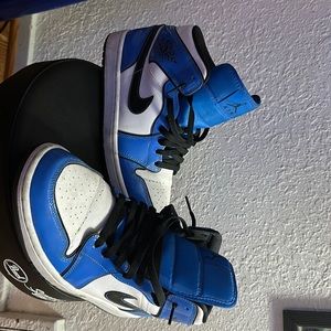 air jordan one signal blue